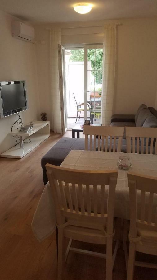 Apartmani Diana Medulin Eksteriør bilde